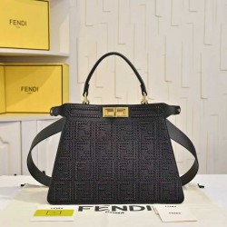 420 model 33206 plus chain plus 30 New! New in stock New in stock Iconic Peekaboo ISeeU large handbag handmade leather weave with signature twist locks on both sides from the outside you can see the soft leather lining in the same color Two compartments s