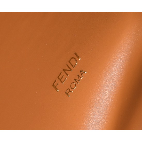 280 back in stock FENDI xlitePeekaboo series of handbags 10 years anniversary of the birth of the new Peekaboo XLite series of handbags to abandon the classic horizontal bar design and the central compartment Peekaboo XLite in a stunning irregular shape t