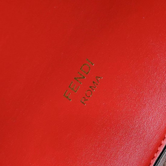 270 back in stock FENDI xlitePeekaboo series handbags 10 years and the birth of the new Peekaboo XLite series of handbags to abandon the classic horizontal bar design and the central compartment Peekaboo XLite in a stunning irregular shape to shine and ey