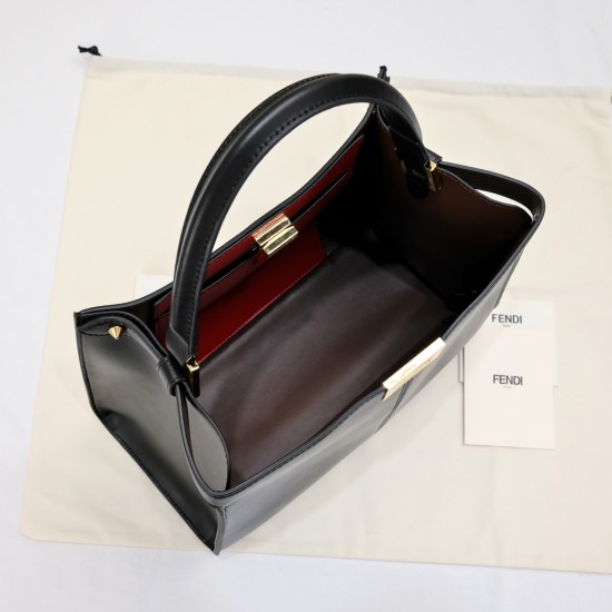 270 back in stock FENDI xlitePeekaboo series handbags 10 years and the birth of the new Peekaboo XLite series of handbags to abandon the classic horizontal bar design and the central compartment Peekaboo XLite in a stunning irregular shape to shine and ey