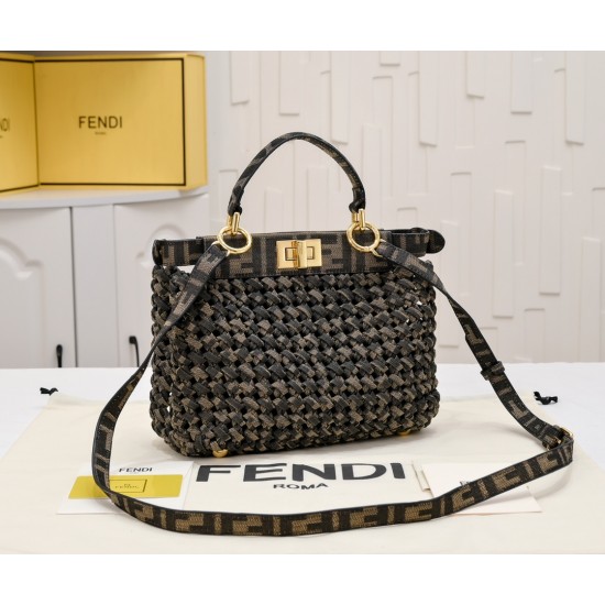 260 model 4406 FI new old flower weaving kitten peekaboo is Fendi's most classic a handbag on the body is super good to see the highest rate of pieces can be a variety of retro with the classic style is really the more you look the more you like comes wit