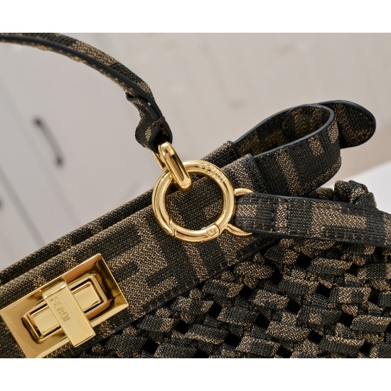 260 model 4406 FI new old flower weaving kitten peekaboo is Fendi's most classic a handbag on the body is super good to see the highest rate of pieces can be a variety of retro with the classic style is really the more you look the more you like comes wit