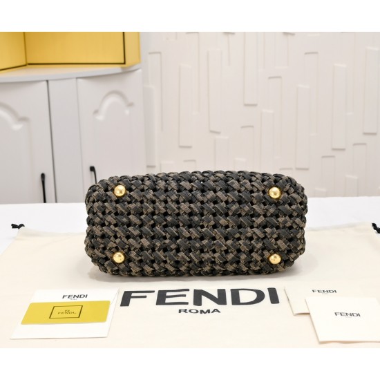 260 model 4406 FI new old flower weaving kitten peekaboo is Fendi's most classic a handbag on the body is super good to see the highest rate of pieces can be a variety of retro with the classic style is really the more you look the more you like comes wit