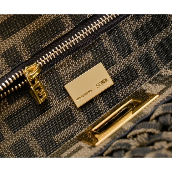 260 model 4406 FI new old flower weaving kitten peekaboo is Fendi's most classic a handbag on the body is super good to see the highest rate of pieces can be a variety of retro with the classic style is really the more you look the more you like comes wit