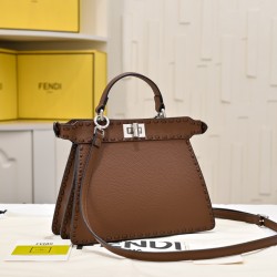 250 model 3361 the latest Peekalboo macaroon hand-sewn kitten bag glittering people love the powerful Peekaboo series has a new baby bag with a full of diamonds back super much this PeekabooPetite small and compact but not at all waste cell phone wallet m