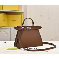 250 model 3361 the latest Peekalboo macaroon hand-sewn kitten bag glittering people love the powerful Peekaboo series has a new baby bag with a full of diamonds back super much this PeekabooPetite small and compact but not at all waste cell phone wallet m