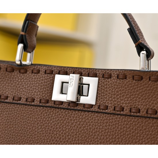 250 model 3361 the latest Peekalboo macaroon hand-sewn kitten bag glittering people love the powerful Peekaboo series has a new baby bag with a full of diamonds back super much this PeekabooPetite small and compact but not at all waste cell phone wallet m