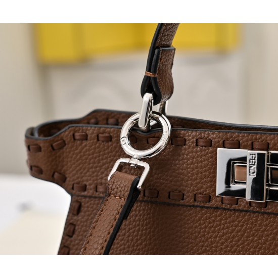 250 model 3361 the latest Peekalboo macaroon hand-sewn kitten bag glittering people love the powerful Peekaboo series has a new baby bag with a full of diamonds back super much this PeekabooPetite small and compact but not at all waste cell phone wallet m