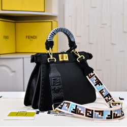 350 Model 7705 Iconic peekaboo iseeu Ideal compact handbag hand-stitched with 306 stitches in the same color and large bright thread representing traditional selleria craftsmanship in a selection of dove grey cuoio romano leather with iconic natural grain