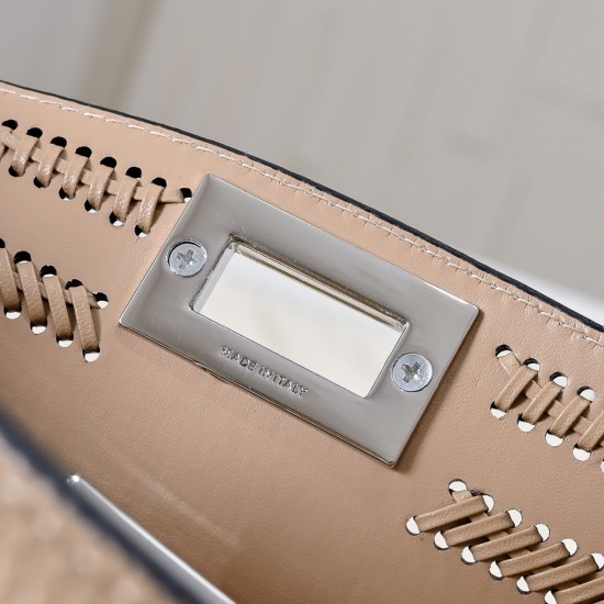 380 model 3372 the iconic peekaboo iseeu ideal compact handbag is hand stitched with 306 stitches in the same color with large bright threads representing the traditional selleria craftsmanship in a selection of dove grey cuoio romano leather with signatu