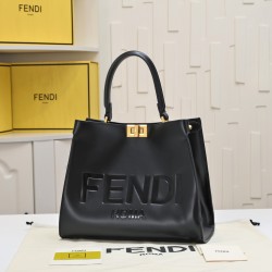 280 back in stock FENDI xlitePeekaboo series of handbags 10 years anniversary of the birth of the new Peekaboo XLite series of handbags to abandon the classic horizontal bar design and the central compartment Peekaboo XLite in a stunning irregular shape t