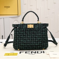 260 model 4406FI new old flower weaving kitten peekaboo is fendi the most classic a handbag on the body is super good to see the highest rate of pieces can be a variety of retro with the classic style is really the more you look the more you like comes wi