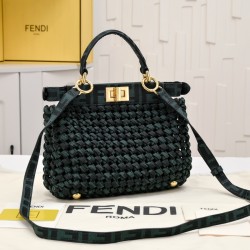 260 model 4406FI new old flower weaving kitten peekaboo is fendi the most classic a handbag on the body is super good to see the highest rate of pieces can be a variety of retro with the classic style is really the more you look the more you like comes wi