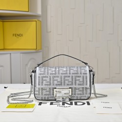 260 model 77312025 spring and summer latest FENDI BAGUETTE mini double FF full diamond baguette shoulder bag, also known as the baguette bag is popular around the world for dozens of years this time in the Fendi baguette series in the wonderful interpreta