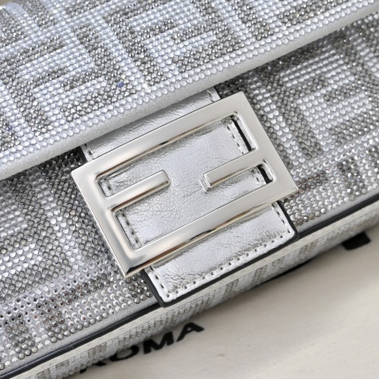 260 model 77312025 spring and summer latest FENDI BAGUETTE mini double FF full diamond baguette shoulder bag, also known as the baguette bag is popular around the world for dozens of years this time in the Fendi baguette series in the wonderful interpreta