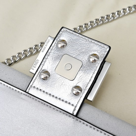 260 model 77312025 spring and summer latest FENDI BAGUETTE mini double FF full diamond baguette shoulder bag, also known as the baguette bag is popular around the world for dozens of years this time in the Fendi baguette series in the wonderful interpreta