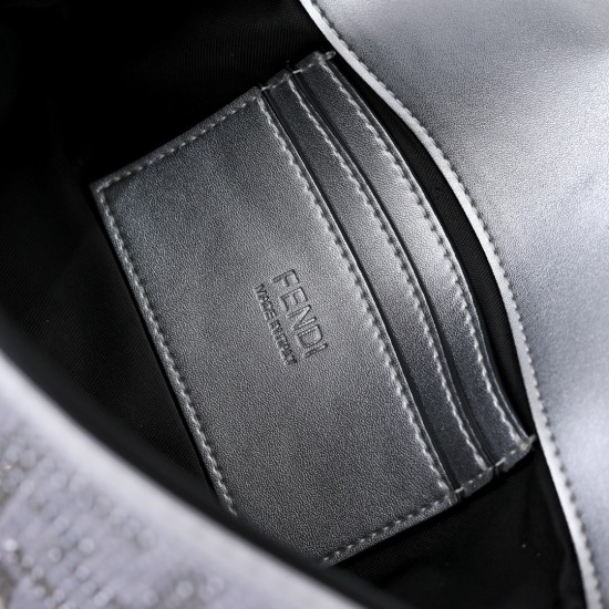 260 model 77312025 spring and summer latest FENDI BAGUETTE mini double FF full diamond baguette shoulder bag, also known as the baguette bag is popular around the world for dozens of years this time in the Fendi baguette series in the wonderful interpreta