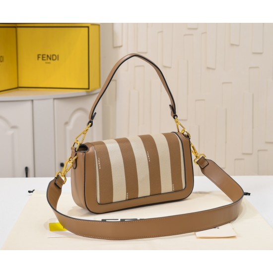 230Model 3321Official websiteThe newest version of the iconic Baguette baguette, the medium baguette bag has been a trend-setting IT bag since its launch in 1997.Versatile and classic, this bag features an iconic underarm design inspired by the baguette b