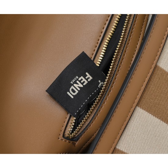 230Model 3321Official websiteThe newest version of the iconic Baguette baguette, the medium baguette bag has been a trend-setting IT bag since its launch in 1997.Versatile and classic, this bag features an iconic underarm design inspired by the baguette b