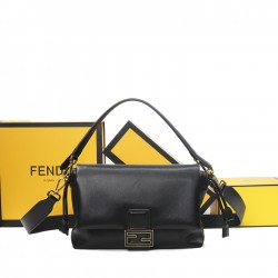 250 Celebrate the new Mamma Baguette is coming the double combination of baguette and lucky bag the most gentle bag in the whole network there is no one soft and sticky lambskin is also too tender both lazy and high-grade iconic hardware buckle with lambs