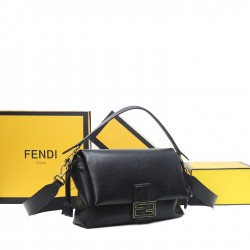 250 Celebrate the new Mamma Baguette is coming the double combination of baguette and lucky bag the most gentle bag in the whole network there is no one soft and sticky lambskin is also too tender both lazy and high-grade iconic hardware buckle with lambs