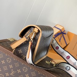 M45985 Baguette Bag Diane Handbag with pockets and neat interior Wide jacquard shoulder strap with Louis Vuitton logo and Monogram floral on both sides Size 240 x 150 x 90 cm