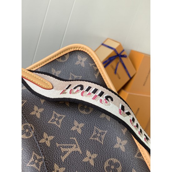 M45985 Baguette Bag Diane Handbag with pockets and neat interior Wide jacquard shoulder strap with Louis Vuitton logo and Monogram floral on both sides Size 240 x 150 x 90 cm