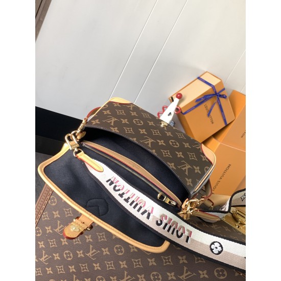M45985 Baguette Bag Diane Handbag with pockets and neat interior Wide jacquard shoulder strap with Louis Vuitton logo and Monogram floral on both sides Size 240 x 150 x 90 cm