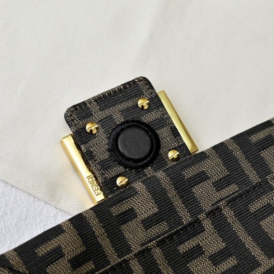 200 Model 7716 The new Mamma Baguette is here with the double combination of baguette and lucky bag The softest bag on the net is not one of the soft and sticky lambskin is also too tender both lazy and high quality Iconic hardware buckle with lambskin de