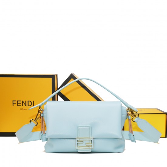 250 Celebrate the new Mamma Baguette is coming the double combination of baguette and lucky bag the most gentle bag in the whole network there is no one soft and sticky lambskin is also too tender both lazy and high-grade iconic hardware buckle with lambs