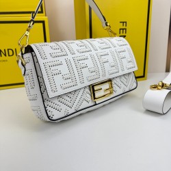 390Fendi baguette bag with 306 stitches of the same color mini bright thread hand-stitched to represent the traditional Selleria craftsmanship with the iconic natural grained calfskin leather by the use of no metal tanning process is more versatile as lon