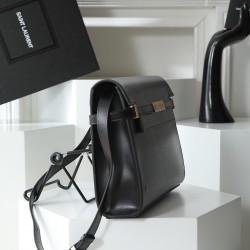 280 All cowhide leather inside and out No microfiberMANHATTAN Toothpick Baguette Baguette bag with small flap at the topAdjustable elasticized trips on both sidesRemovable shoulder strap turns it into a small shoulder bagMeasurements29x20x75cmModel No. 20