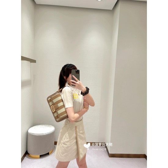 Striped baguette bag on the body effect reference 3321