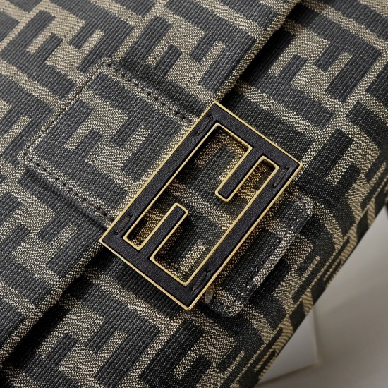 220 Model 7716 The new Mamma Baguette is coming to you The double combination of baguette and lucky bag The most gentle bag on the net is not one of the soft and sticky lambskin is also too tender Both lazy and high-grade Iconic hardware buckle with lambs