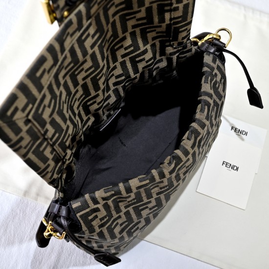 220 Model 7716 The new Mamma Baguette is coming to you The double combination of baguette and lucky bag The most gentle bag on the net is not one of the soft and sticky lambskin is also too tender Both lazy and high-grade Iconic hardware buckle with lambs