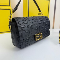 390Fendi baguette bag with 306 stitches of the same color mini bright thread hand-stitched to represent the traditional Selleria craftsmanship with the iconic natural grained calfskin leather by the use of no metal tanning process is more versatile as lon