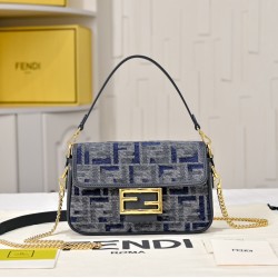 Model No. 3368200The newest model of the new Fendi dazzling debut into the world when the arches of the Italian Palace of Culture is lit up by rainbow lights like a dreamy music played officially joined the Fendi FF family to show Fendi's casual attitude 