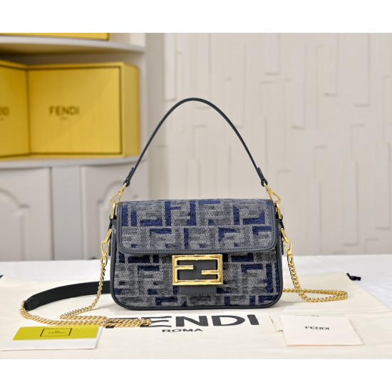 Model No. 3368200The newest model of the new Fendi dazzling debut into the world when the arches of the Italian Palace of Culture is lit up by rainbow lights like a dreamy music played officially joined the Fendi FF family to show Fendi's casual attitude 