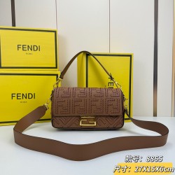 390Fendi baguette bag with 306 stitches of the same color mini bright thread hand-stitched to represent the traditional Selleria craftsmanship with the iconic natural grained calfskin leather by the use of no metal tanning process is more versatile as lon