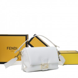 250 Celebrate the new Mamma Baguette is coming the double combination of baguette and lucky bag the most gentle bag in the whole network there is no one soft and sticky lambskin is also too tender both lazy and high-grade iconic hardware buckle with lambs