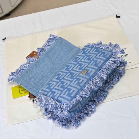 280 Model No. 3381 Medium New Fendi 2025 New Mamma Baguette Fendi Spring/Summer 2025 Women's Collection Creation of the classic sublimation of everyday wear Mamma Baguette handbags new return inspired by the 1997 collection to pay tribute to the founder o