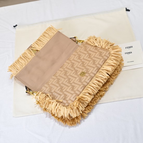 280 Model No. 3382 Medium New Fendi 2025 New Mamma Baguette Fendi Spring/Summer 2025 Women's Collection Creating a classic sublimation of everyday wear Mamma Baguette handbag new return inspired by the 1997 collection to pay tribute to the founder of the 