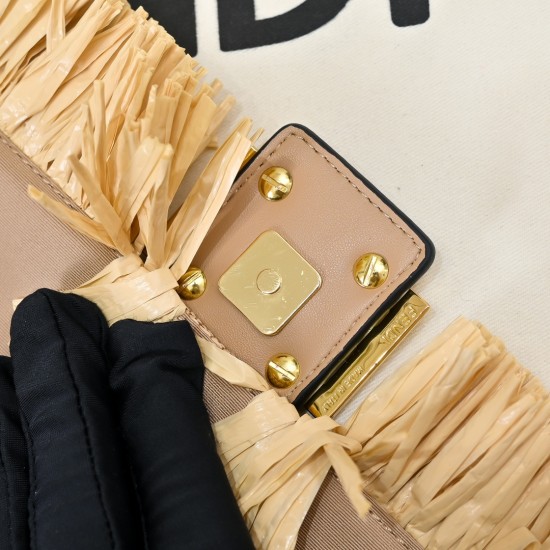 280 Model No. 3382 Medium New Fendi 2025 New Mamma Baguette Fendi Spring/Summer 2025 Women's Collection Creating a classic sublimation of everyday wear Mamma Baguette handbag new return inspired by the 1997 collection to pay tribute to the founder of the 