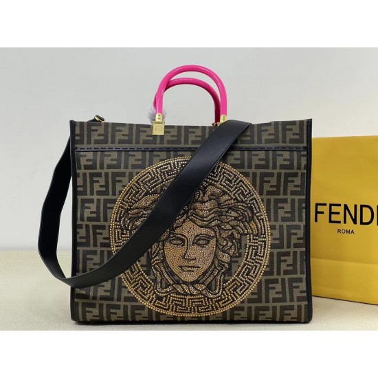 Upgraded version of the batch 390 official website of the latest tor old flower tor oversized spot FI X Versace co-branded models tote bag 2 brand letters LOGO combined design with resin plum pink handle is the biggest focus of the entire bag body Versace