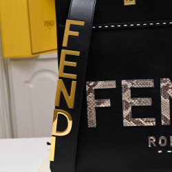 260 Small 3363 a 800 Snake FI TOTE Tote Sunshine Tote Simple Letter LOGO Design Amber Double Handle is the biggest focus of the whole bag Single twisted is very aura and does not strangle the hand Small also comes with a wide shoulder strap Overall retro 