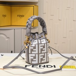 220 model 0189 with box FENDI small bucket large capacity is really too loaded la fendi new small bucket this proper retro street feeling very fashionable figure although it is a small a mini bucket bag really full of loaded cell phone nursery car keys P 