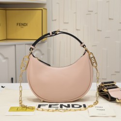 Size 24220 Model 1007 Chain 30Fendi Spring/Summer 2022 collection introduces a new half-moon underarm bag style with FENDI's metal letter logo at the bottom of the bag super valiant underarm bag this year, the underarm bag is the mainstream of the proper 
