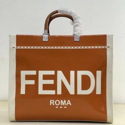 Upgraded batch 430 again arrived Sunshine Medium Tote patent leather engraved with FENDI ROMA display natural canvas backing brown plexiglass hard hand FI TOTE Tote Sunshine Tote simple letters LOGO design single twisted on the very aura also does not str