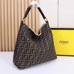 F family 210 High quality 100% leather new shopping bag classic version of the FF series with a new twist decorated with the latest FENDI logo inside pockets can be slung or handheld with a calfskin handbag made of full FF counter fabrics logo is very per