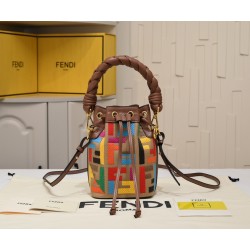 220 model 0189 with box FENDI small bucket large capacity is really too loaded la fendi new small bucket this proper retro street feeling very fashionable figure although it is a small a mini bucket bag really full of loaded cell phone nursery car keys P 